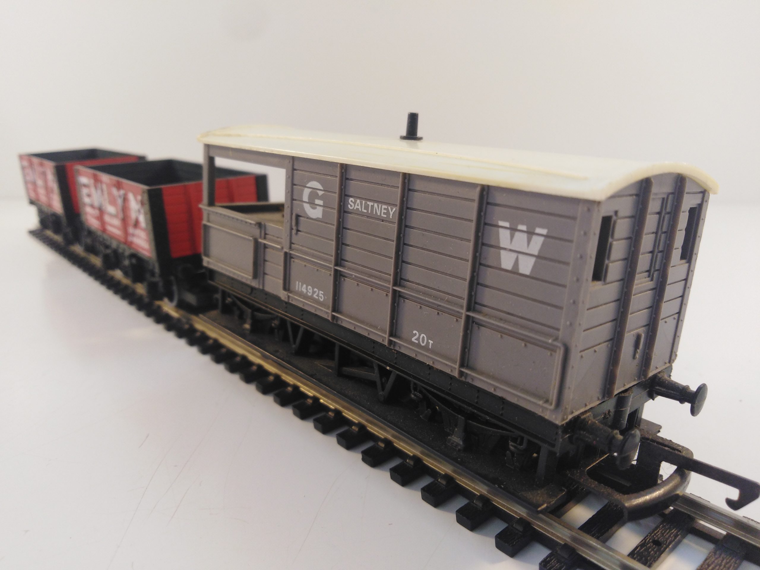 OO Gauge Hornby Emlyn Wagons Inc Toad Brake Van Rocket Railways