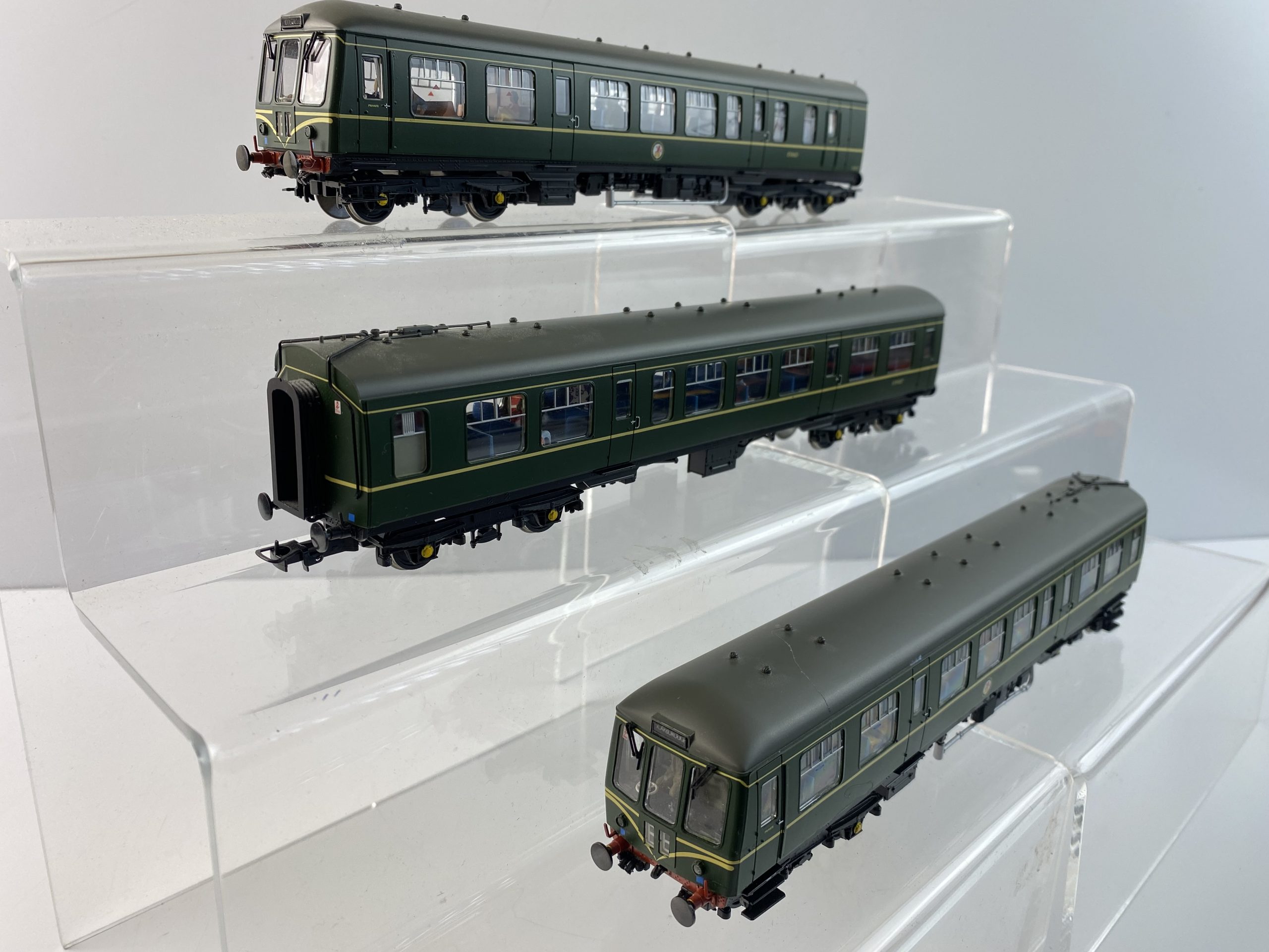 Bachmann Class 108 3 Car DMU In BR Green With Speed Whiskers Rocket