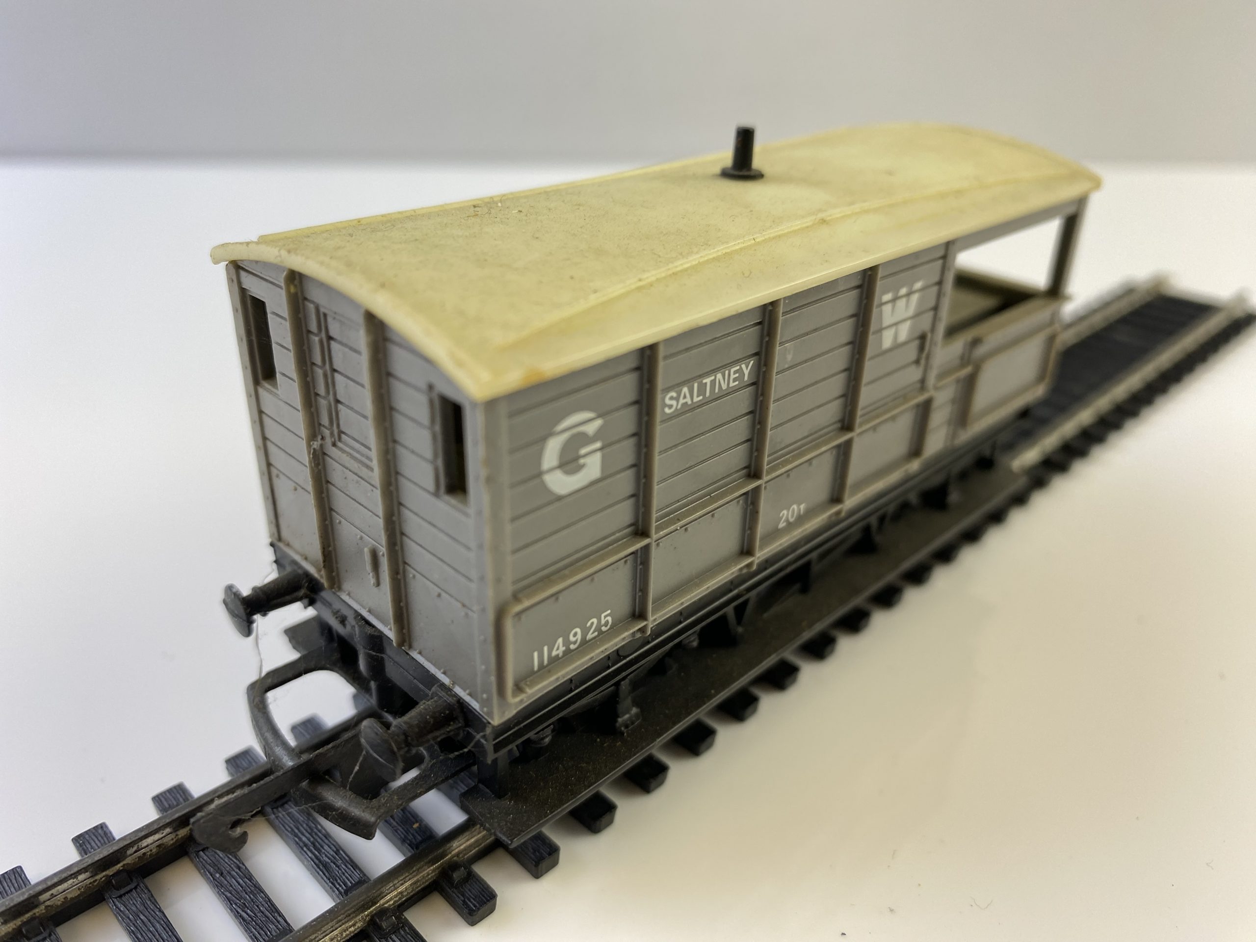 Hornby R018 Brake 20 Ton Toad Brake Van Saltney 114925 In GWR Grey