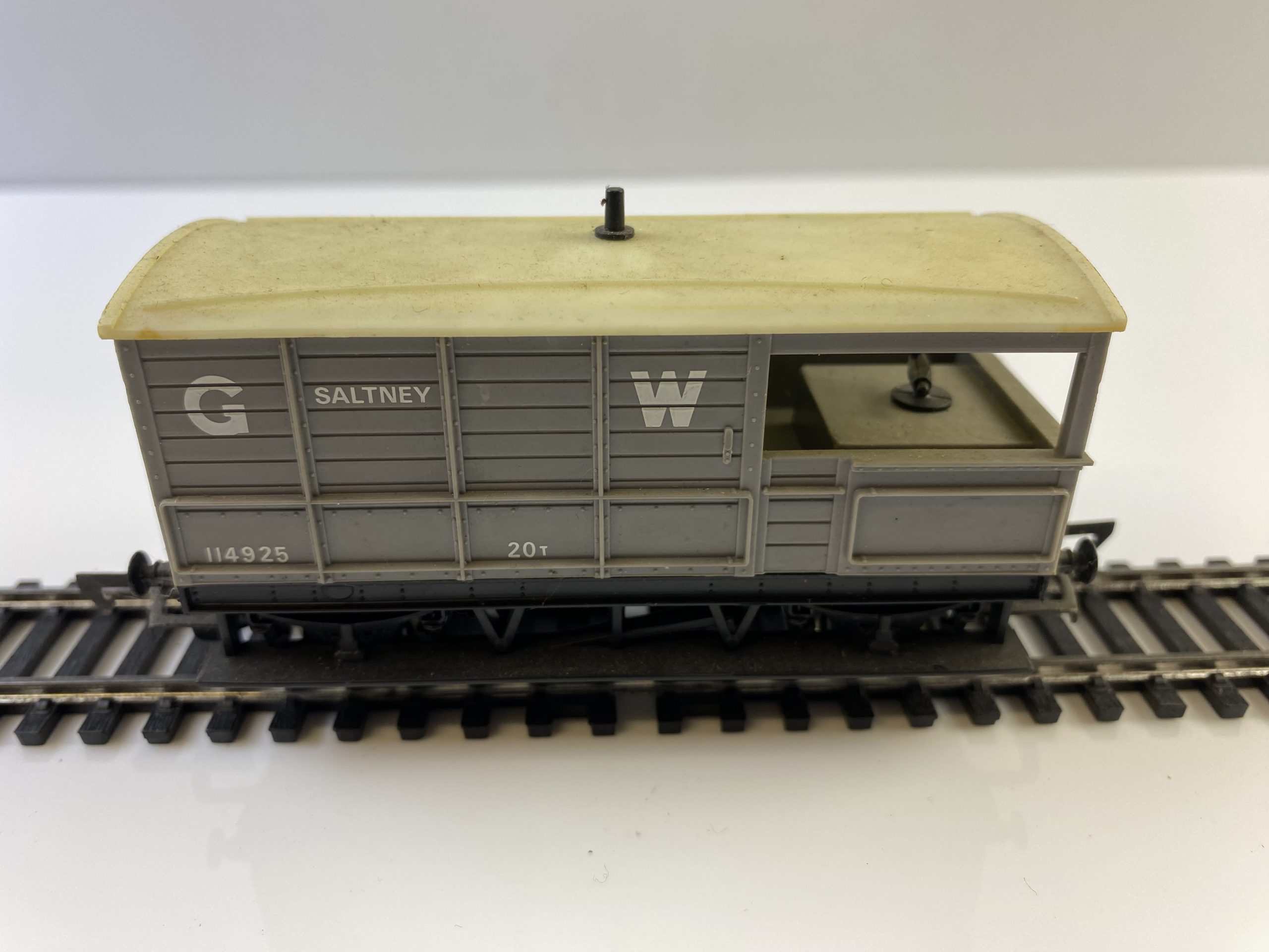 Hornby R018 Brake 20 Ton Toad Brake Van Saltney 114925 In GWR Grey