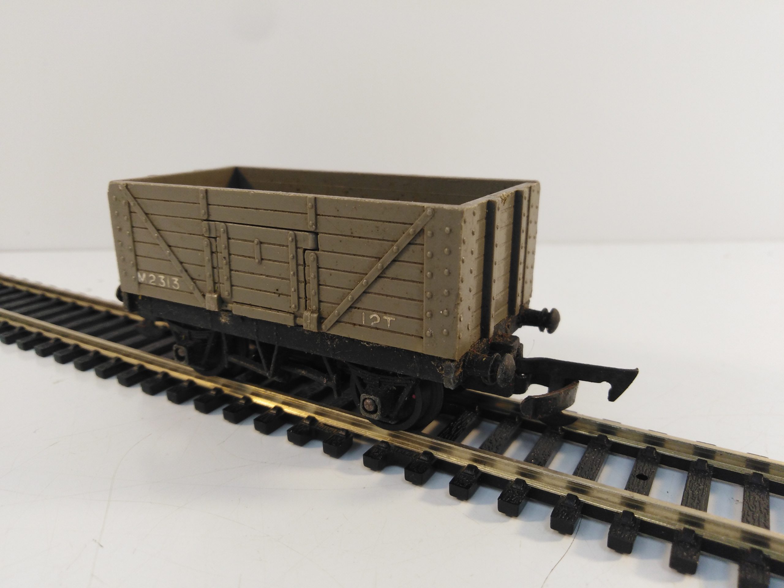 OO Gauge Hornby Mineral Wagon Grey M2313 - Rocket Railways