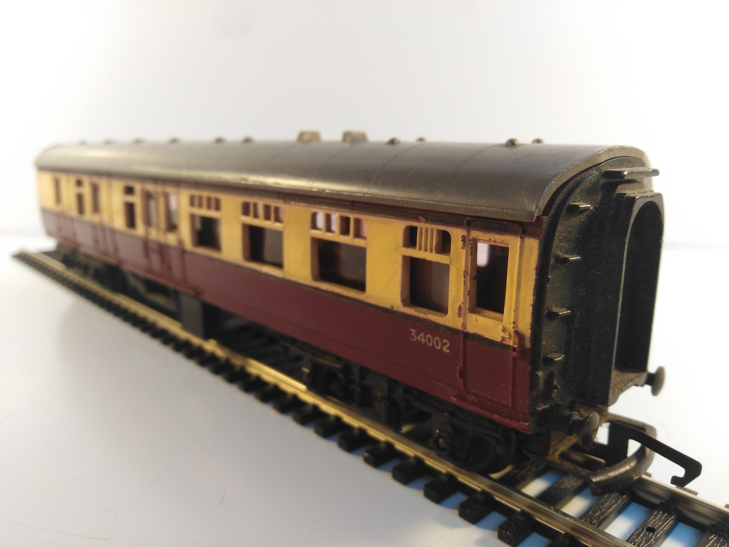 OO Gauge Triang Mainline 2nd Class Brake Coach 34002 - Rocket Railways