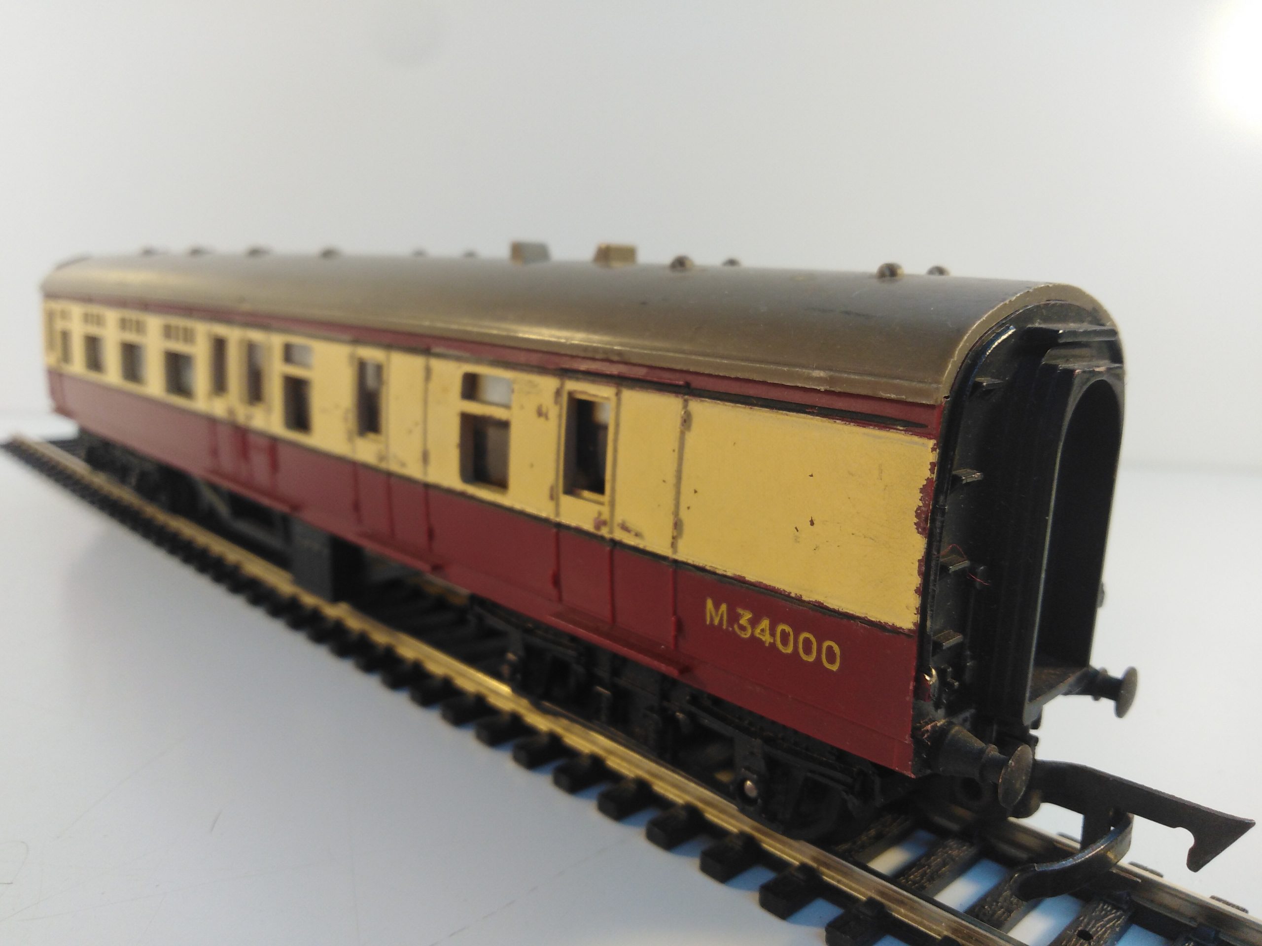 OO Gauge Triang B.R Main Line Brake Coach M34000 - Rocket Railways