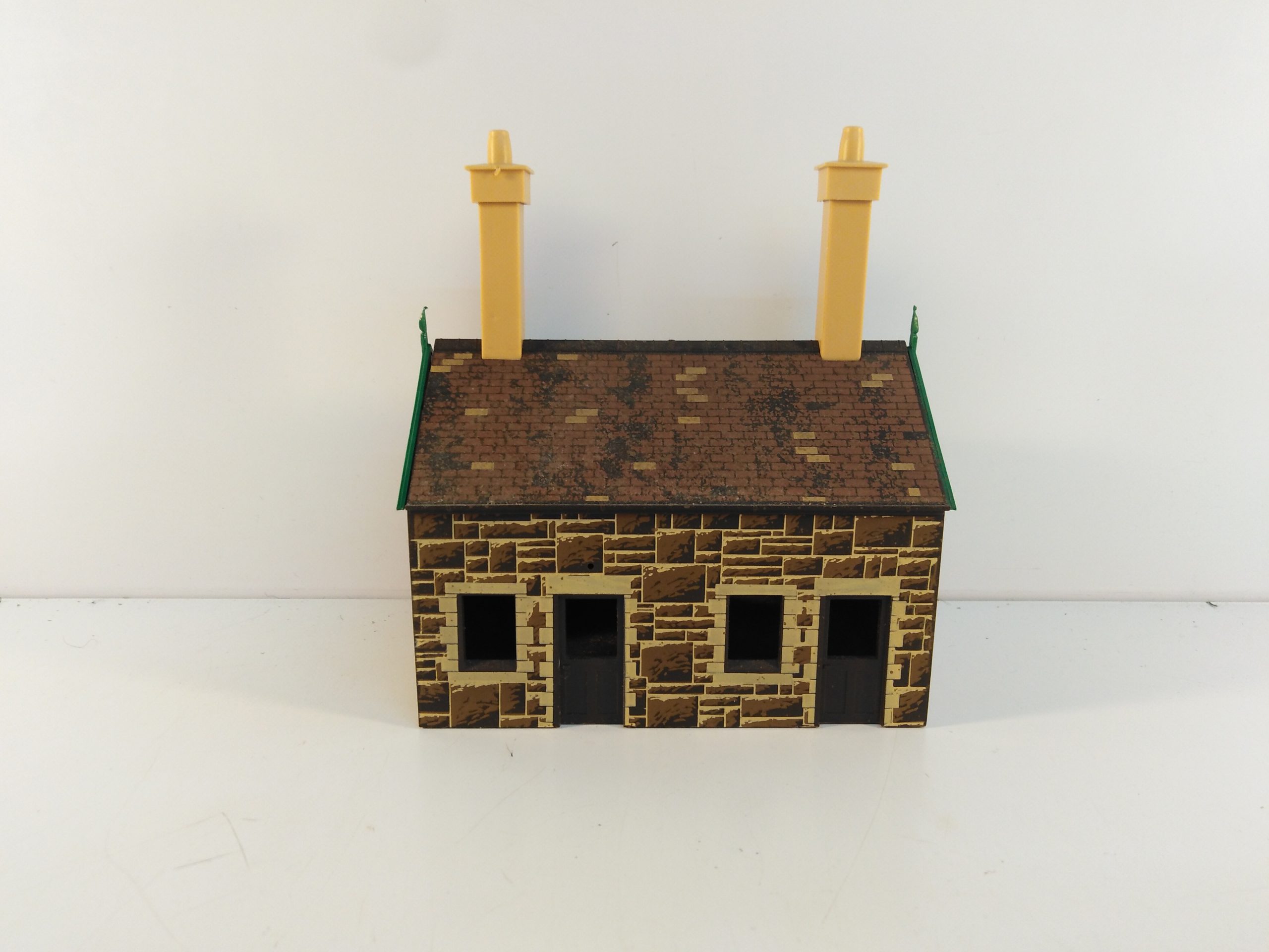 OO Gauge Hornby Station Waiting Room - Rocket Railways