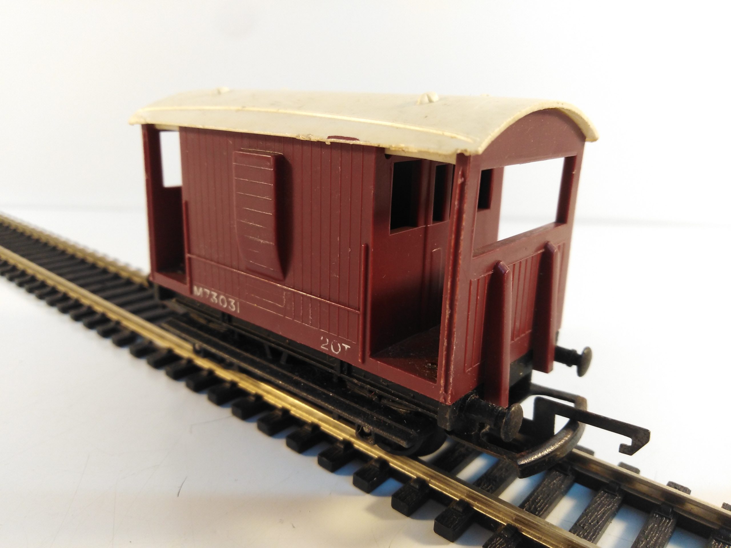 OO Gauge Triang Brake Van 20T M73031 - Rocket Railways