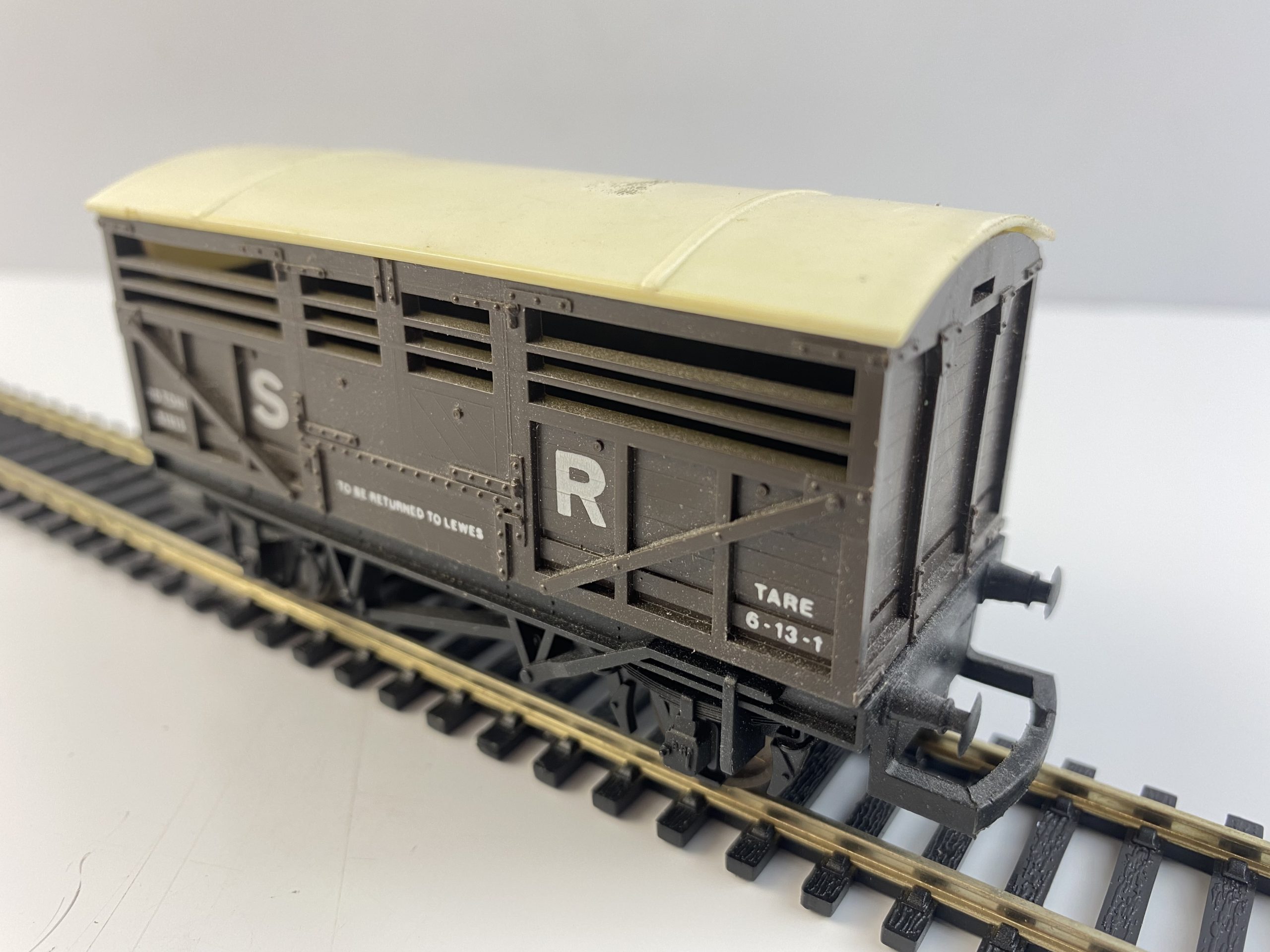 OO Gauge Hornby SR Cattle Wagon - Rocket Railways