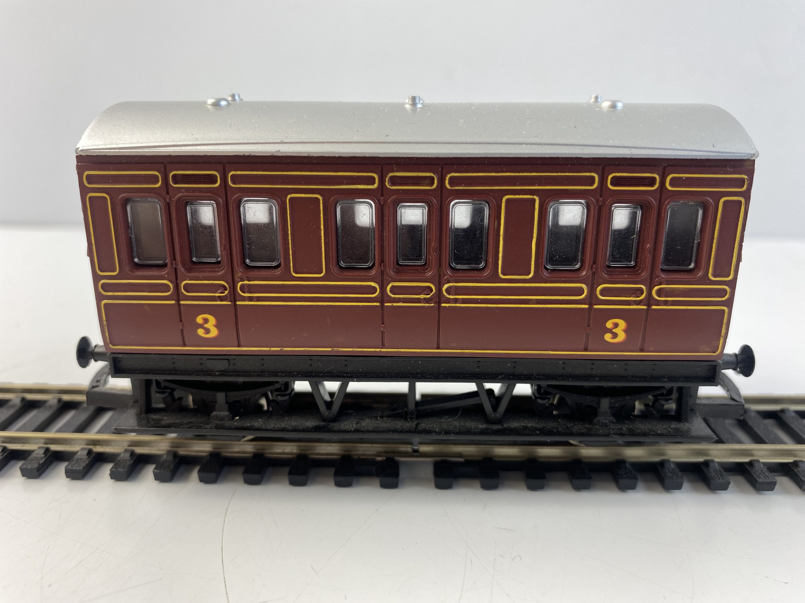 Hornby 4 Wheel Coach Maroon - Rocket Railways