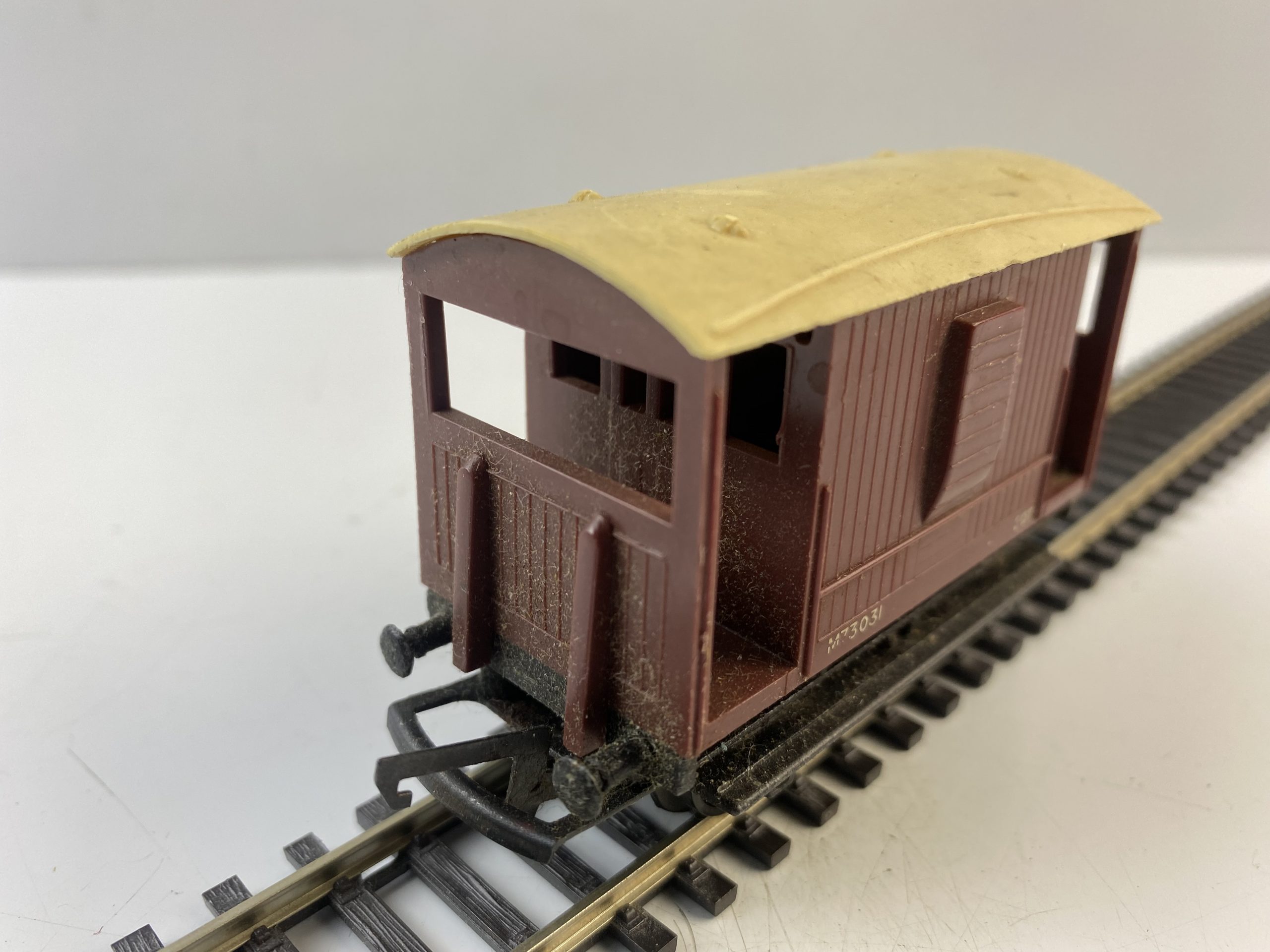 Triang OO Gauge Brake Van 20T M73031 - Rocket Railways