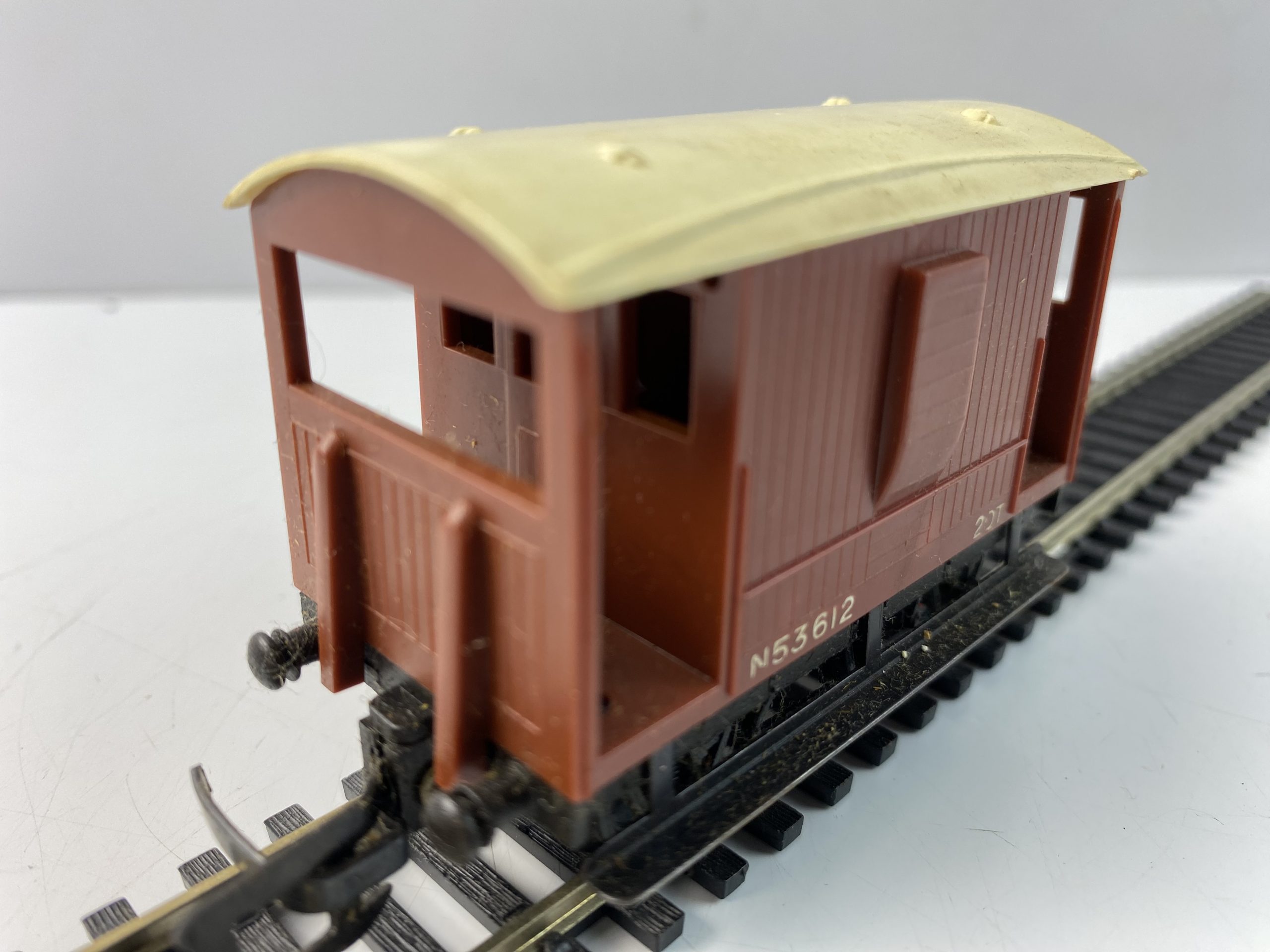 Triang R16 Brake Van - Rocket Railways