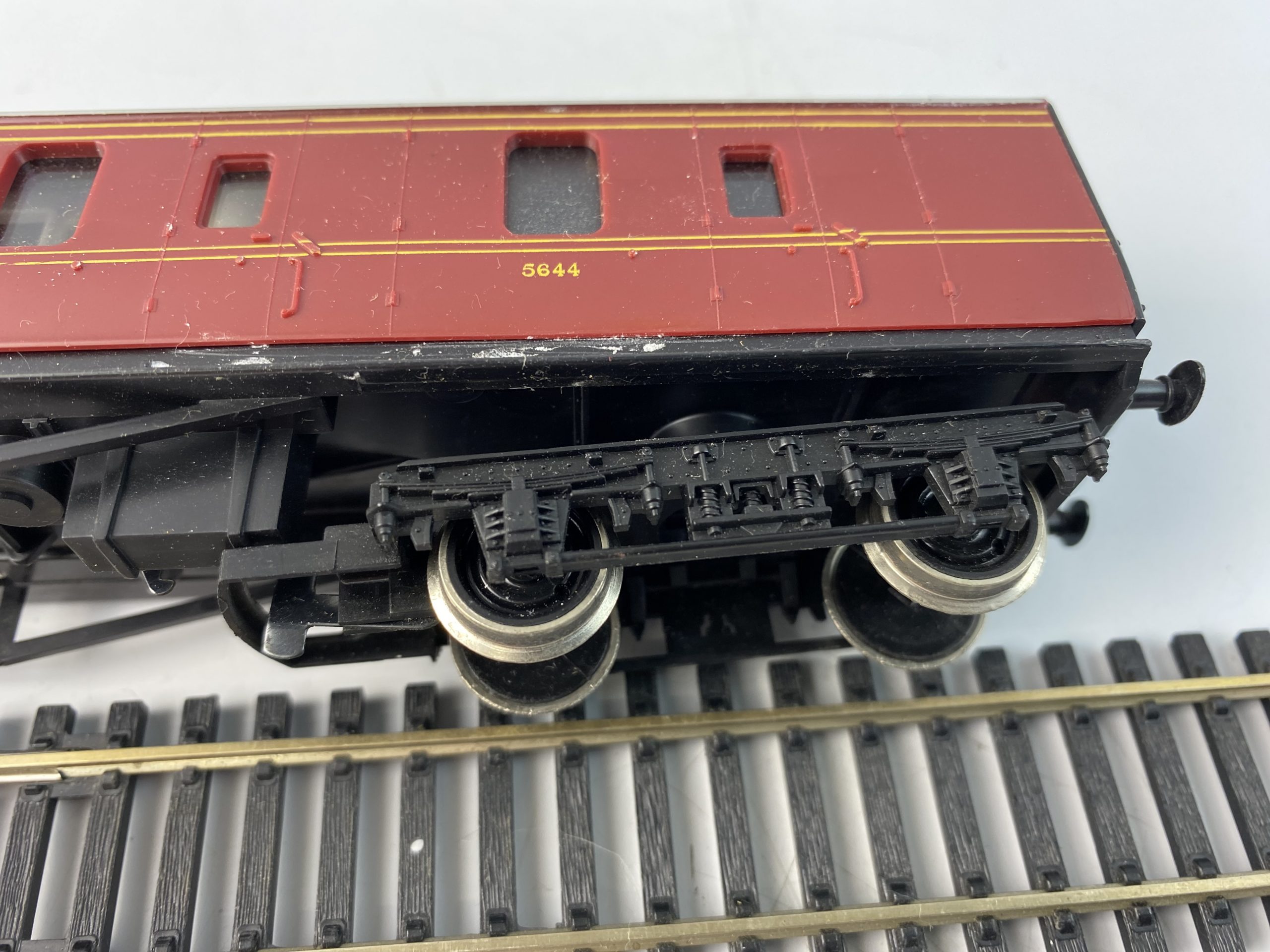 Hornby R343 Lms Brake Coach 5644 Maroon - Rocket Railways