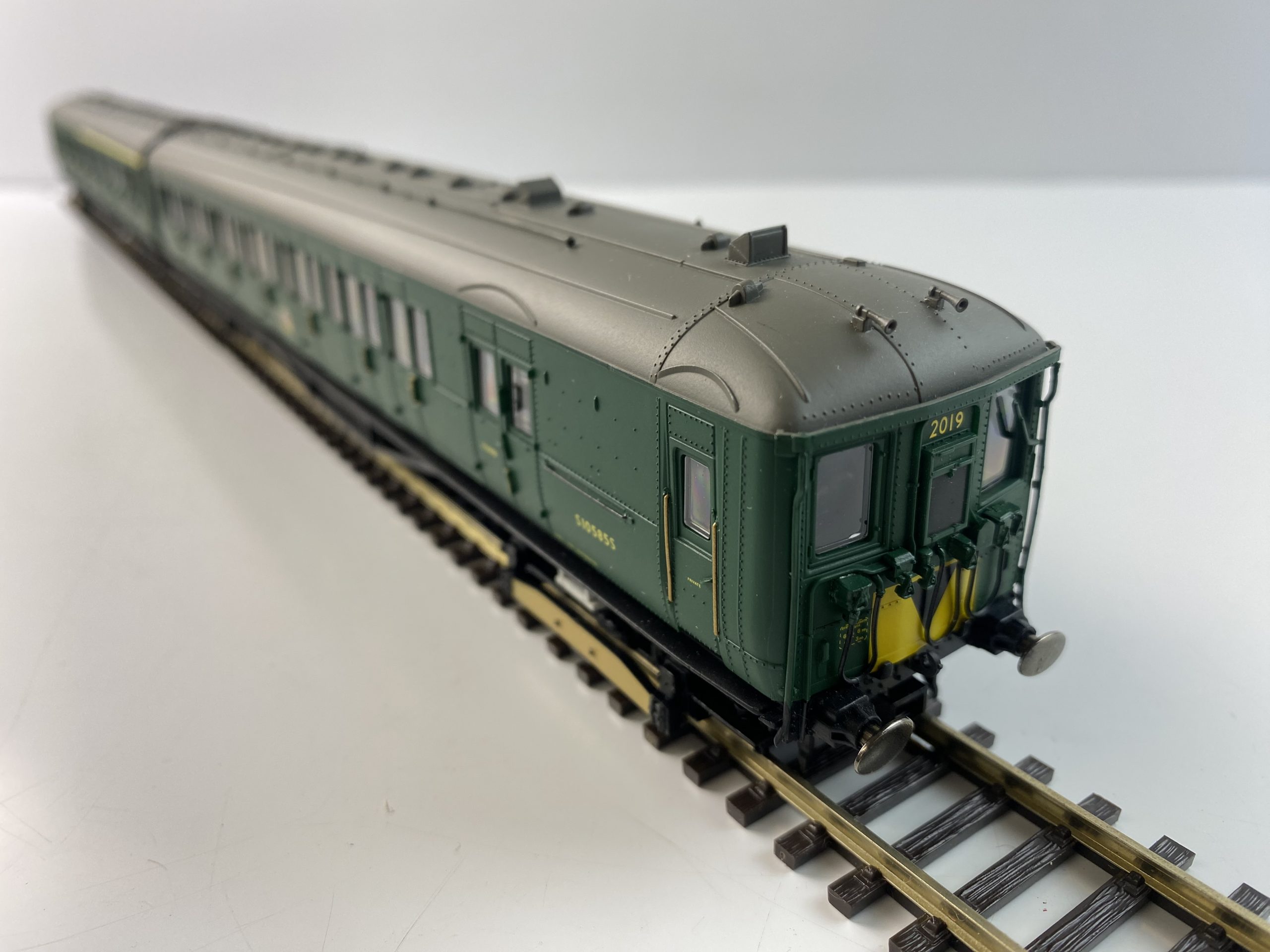 Hornby R3257 Class 401 2-BIL 2 car EMU in BR green with yellow ends ...