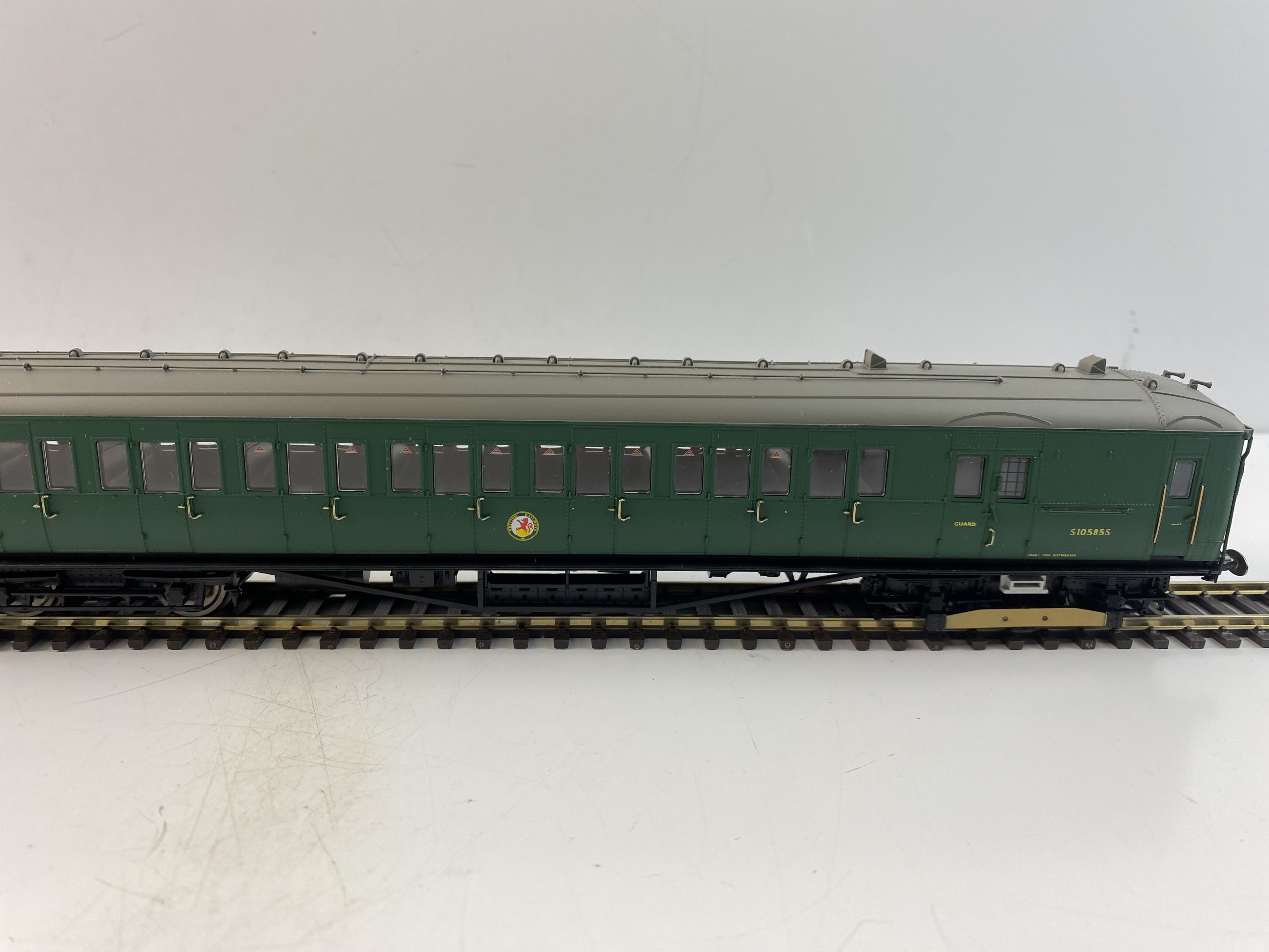 Hornby R3257 Class 401 2-BIL 2 car EMU in BR green with yellow ends ...