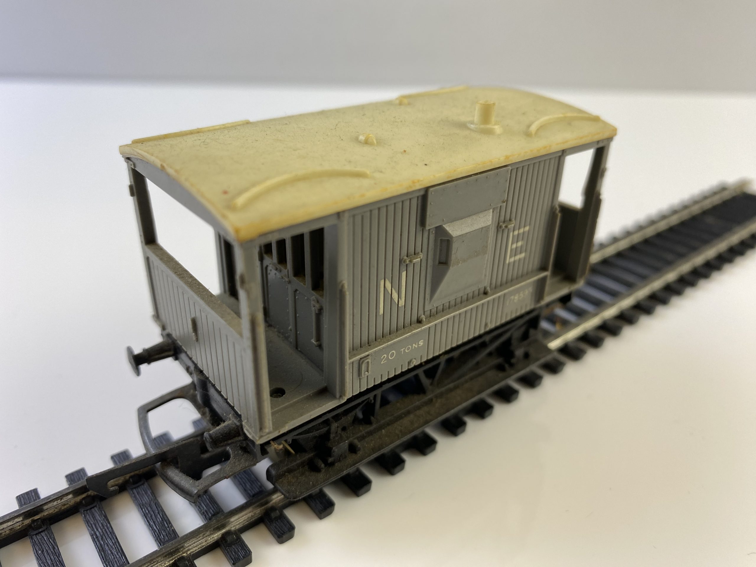 Hornby R215 Brake 20T short brake van in NE grey 178595 - Rocket Railways