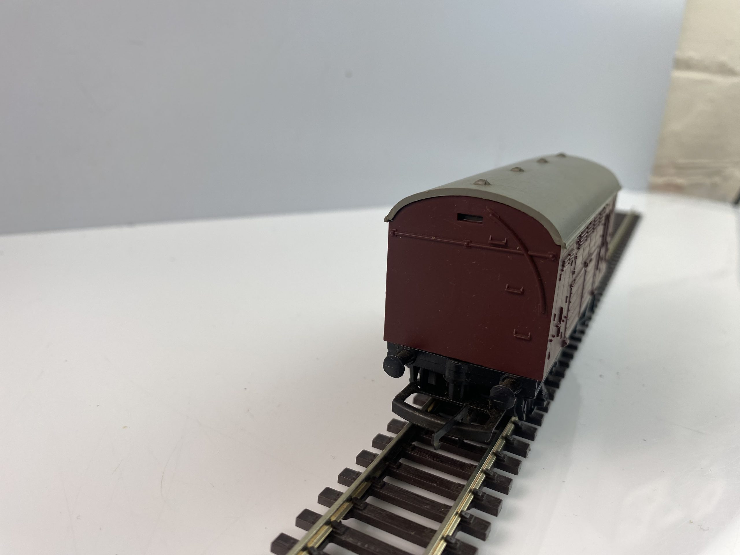 Triang OO Gauge Maroon Horse Box B547 - Rocket Railways