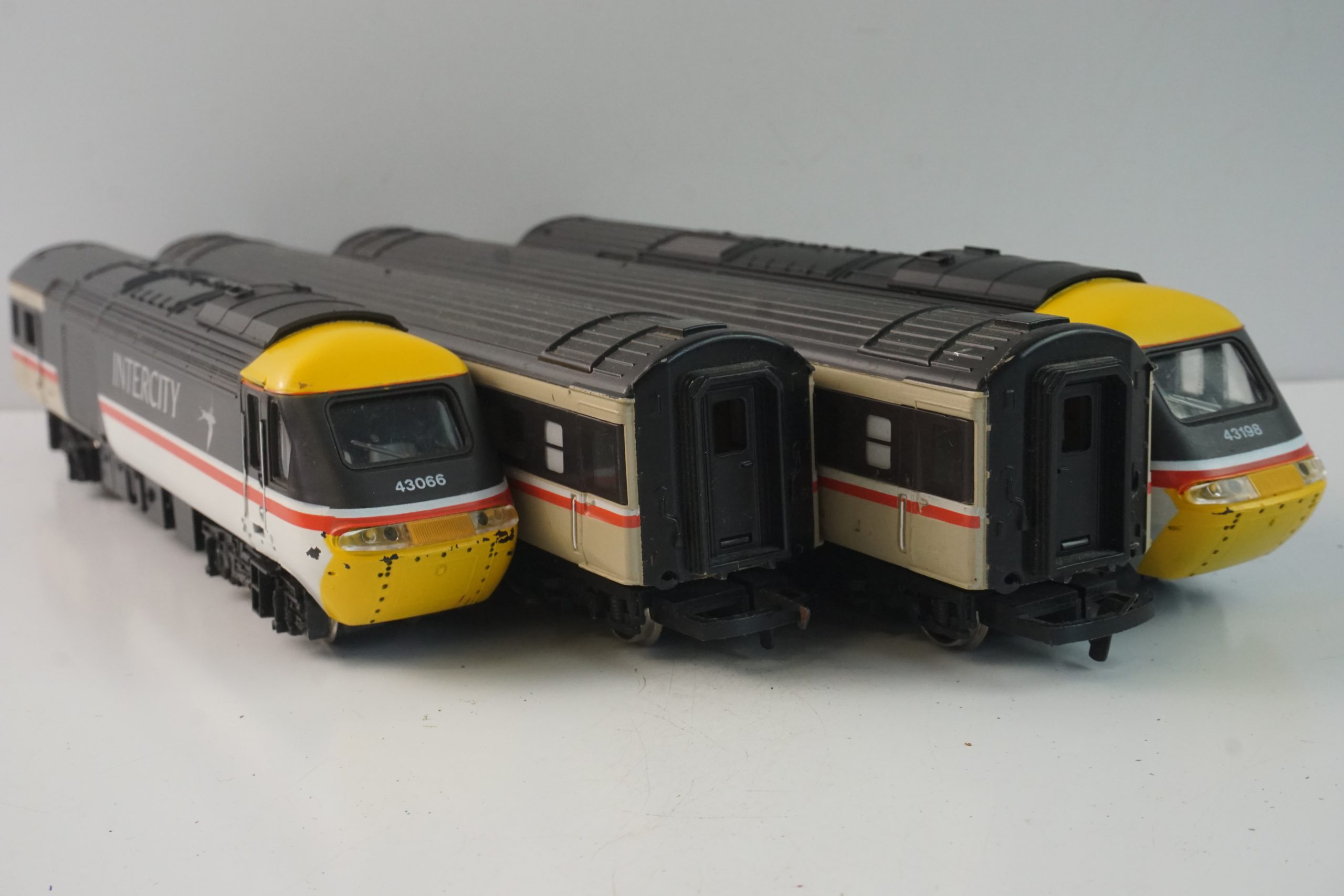 Hornby HST Inter City Swallow 125 Class 43 4 Car Set - Rocket Railways