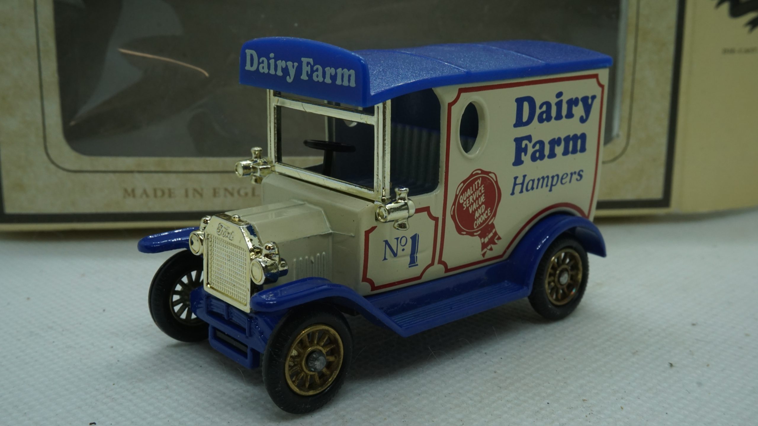 Lledo 1920 Model T Ford Van Dairy Farm Hampers Rocket Railways